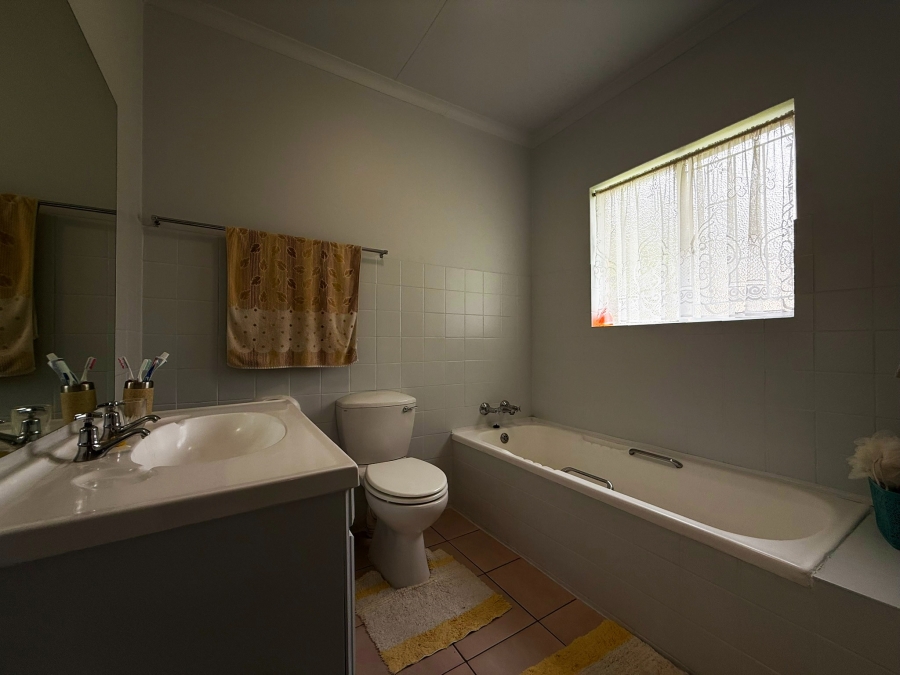 3 Bedroom Property for Sale in Kannoniers Park North West